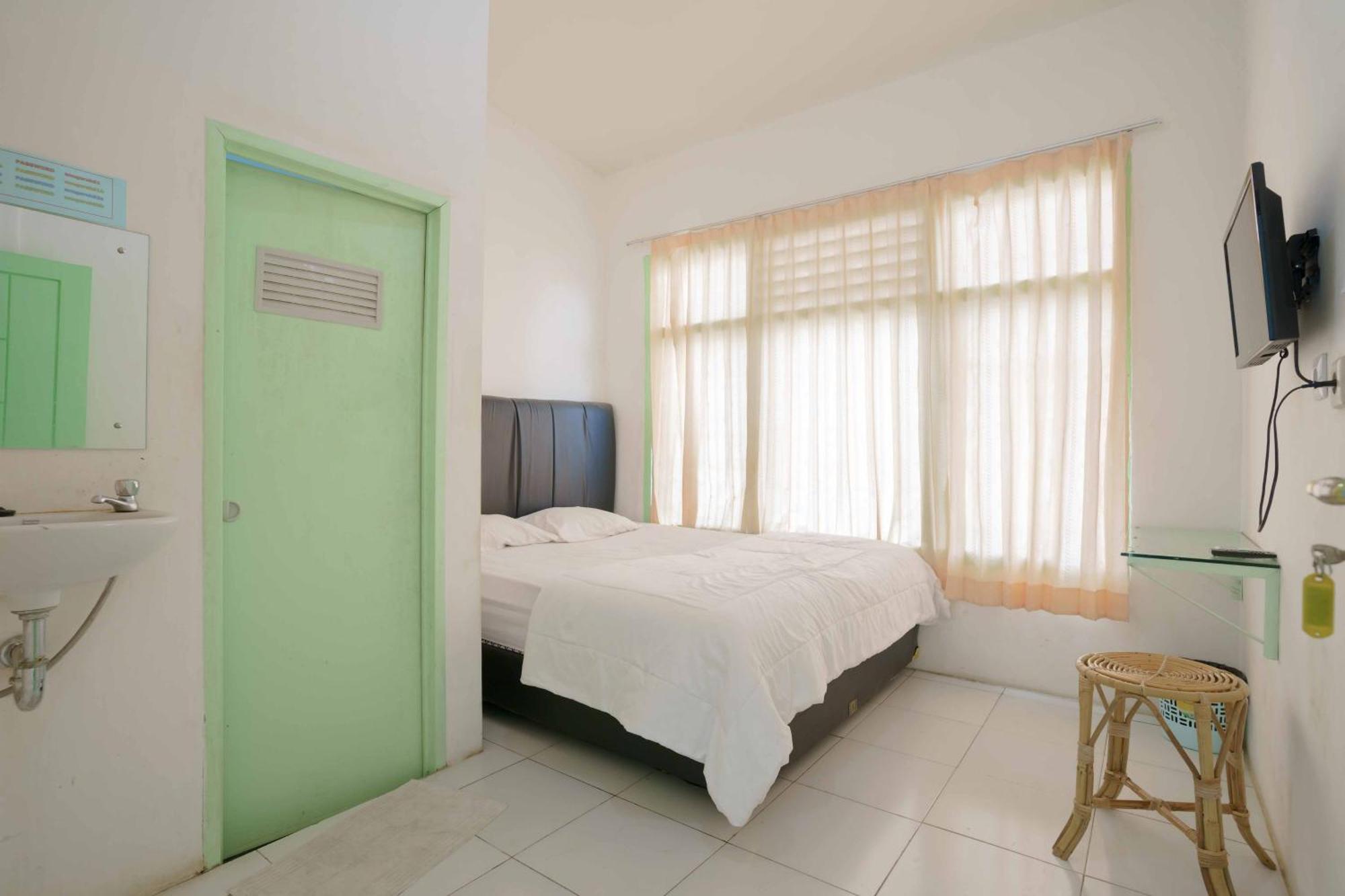 Oyo 1705 Lyfriska Syariah Hotel