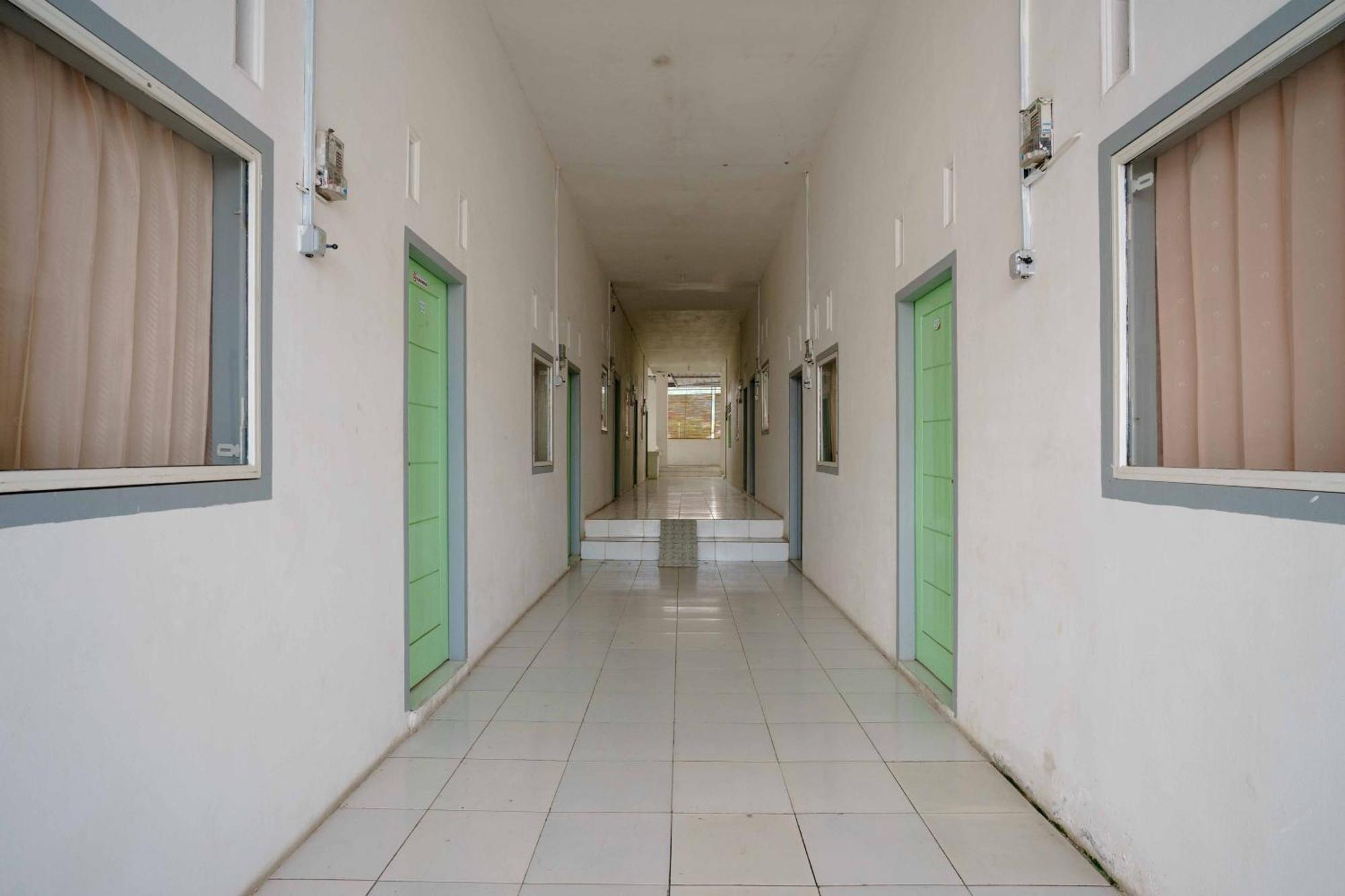 Oyo 1705 Lyfriska Syariah Hotel 2*